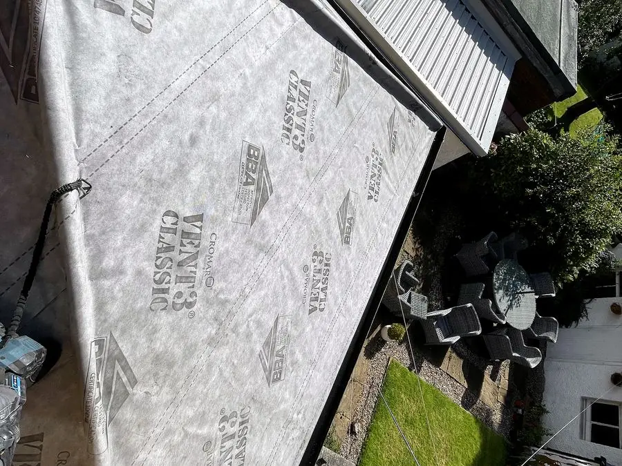 Breathable roofing membrane fitted ahead of slating